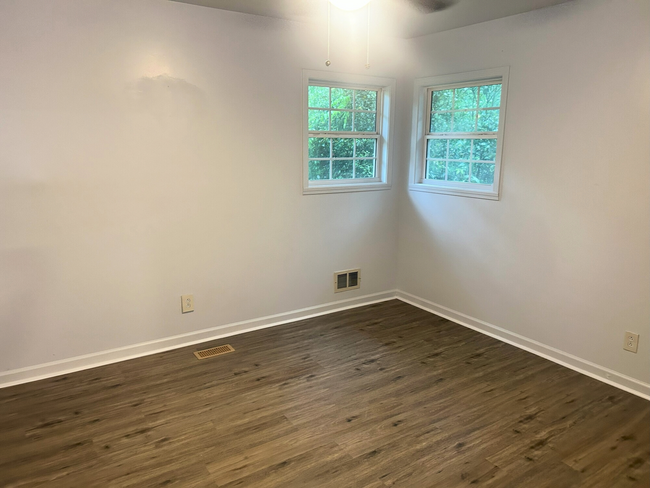 Building Photo - 1011 Ave Of Pines
