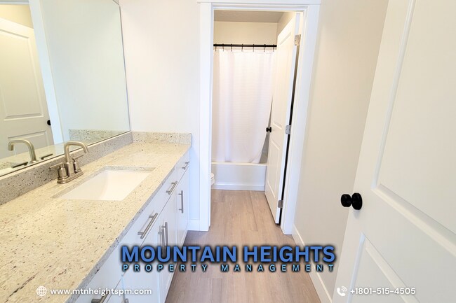 Building Photo - 2234 W Northridge Dr