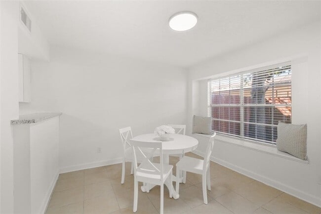 Building Photo - 3371 Continental Dr