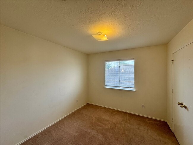 Building Photo - 8930 Aspen Pl Dr