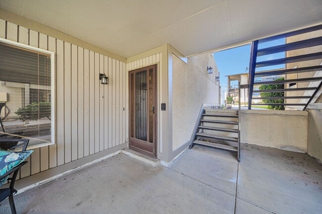 Building Photo - Ground Level 2 Bedroom 2 Bathroom Condo- Gated Murray Community