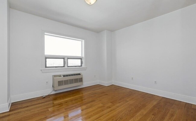 Building Photo - 809-815 22nd St
