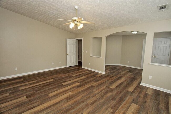 Building Photo - 1490 Creek Pointe Cir