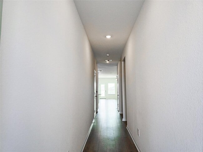 Building Photo - 136 Holmby Dr