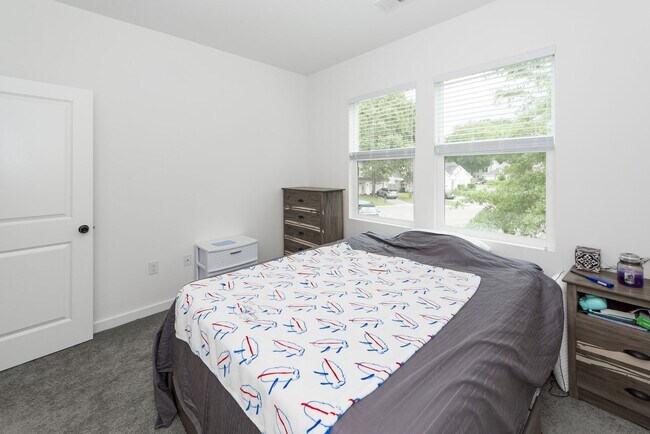 Building Photo - 4 Bedroom 3 Bath Home in Windsor Hill - North Charleston