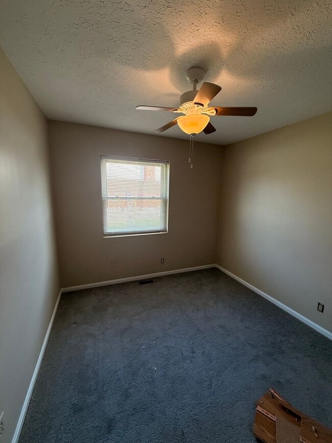 Building Photo - Highview..Close to Gene Snyder @ Smyrna