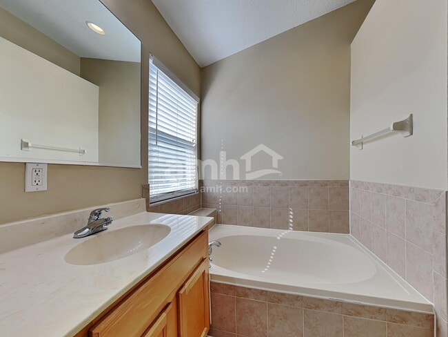 Building Photo - 6243 Blue Runner Ct