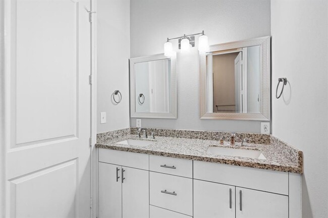 Building Photo - 18835 Elegance Ave