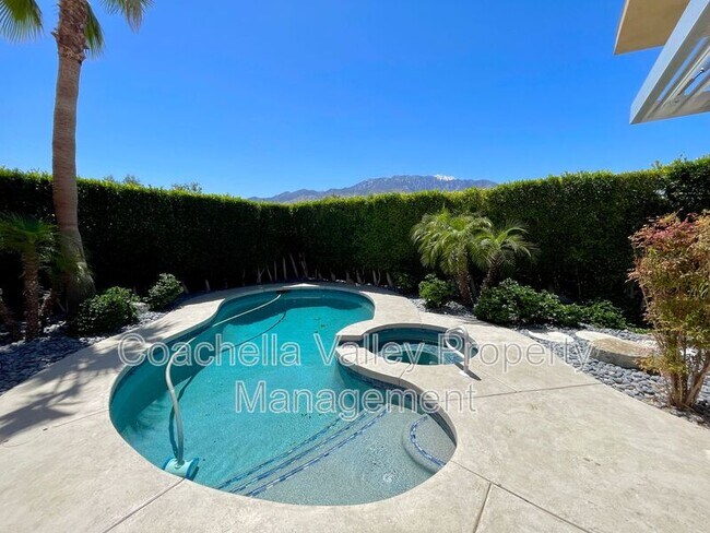 Building Photo - 2706 Alexander Club Dr