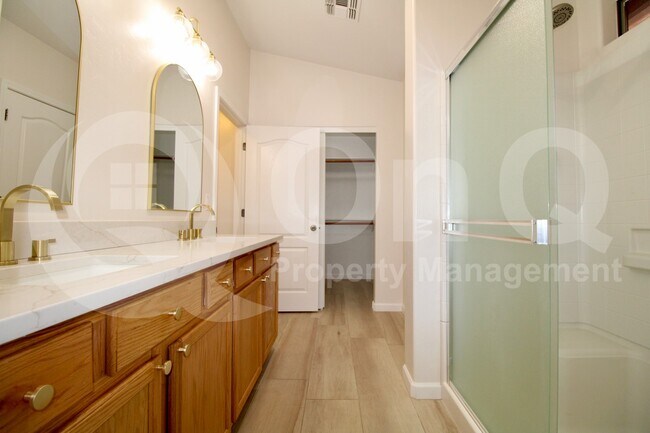 Building Photo - 2353 E Calle Sierra Del Manantial