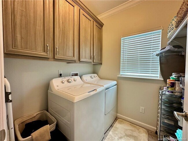 Building Photo - 352 NE Starboard Way