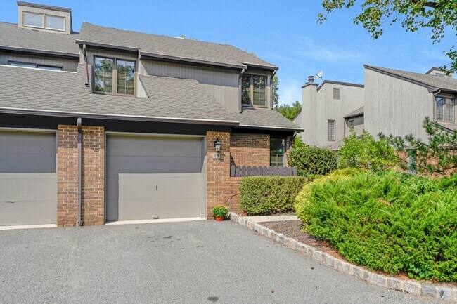 Building Photo - 10 Shelley Pl