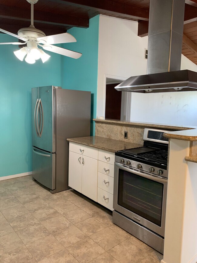Building Photo - Three bedroom Home in Serra Mesa!