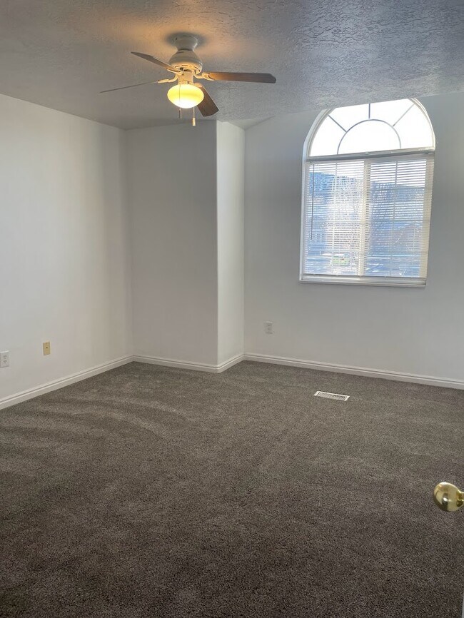 Building Photo - 3315 E Windhover Rd