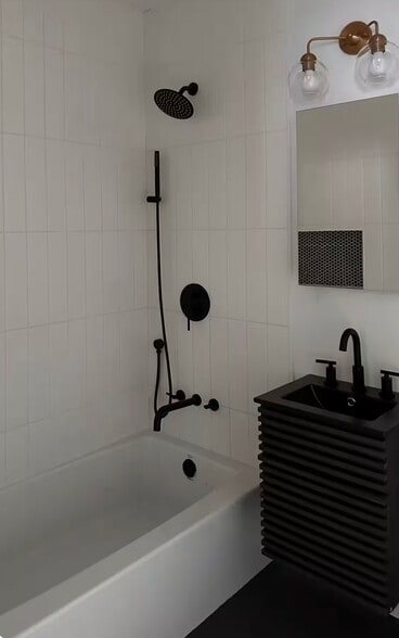 Building Photo - 41 Hollywood St.