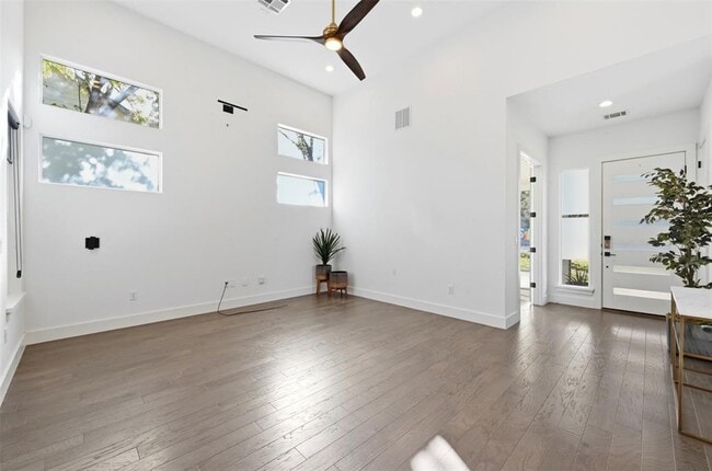 Building Photo - 904 Catalpa St