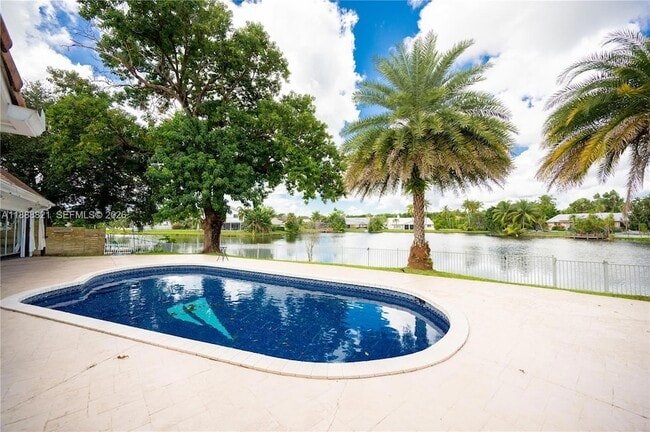 Building Photo - 9881 SW 1st Ct