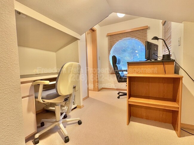 Building Photo - 5637 W Racquet Rd