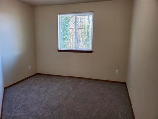 Building Photo - 3 Bedroom 2.5 Bath located in Tumwater