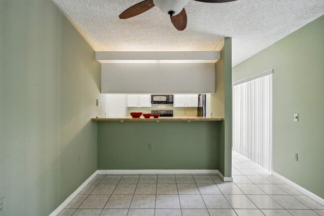 Building Photo - 622 6th Way