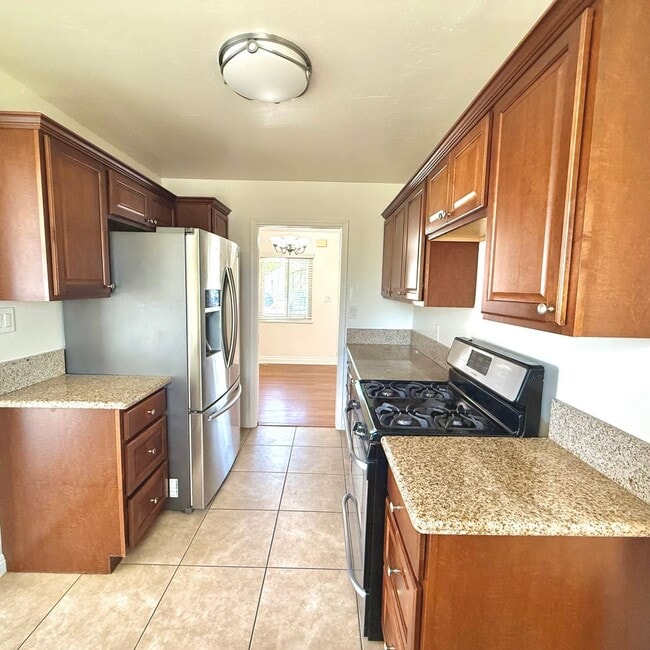 Building Photo - Remodeled Paradise Hills Home With Spectacular Views