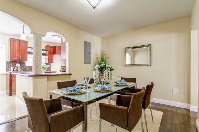 Building Photo - 2932 SW 12th St