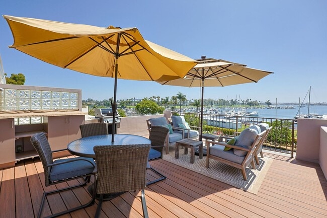 Building Photo - Spectacular 2 Bd/2Ba Glorietta Bay Condo.