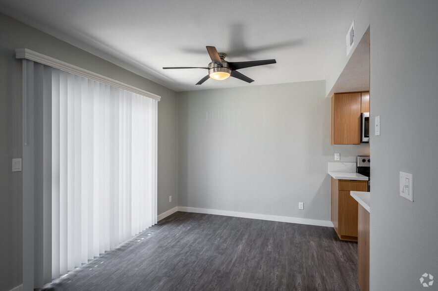 2BR, 1BA - 875SF - Corona Pointe Resort