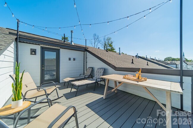 Building Photo - 4040 Hidden Oaks Dr