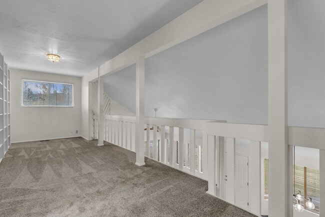 Building Photo - Prime Park Meadows Home