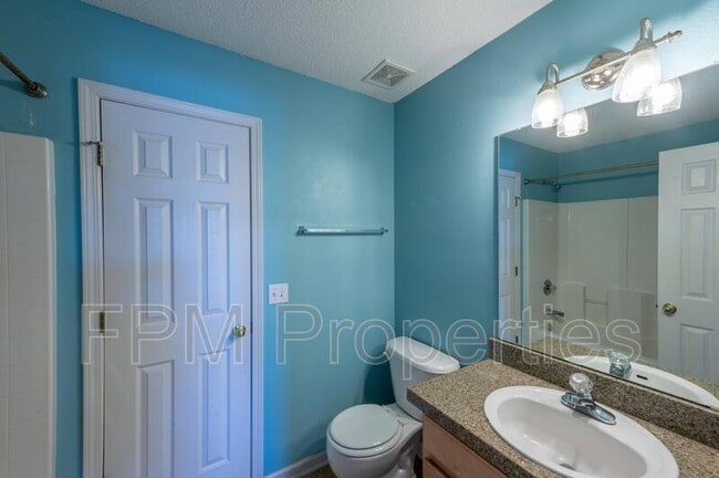 Building Photo - 807 Scrub Jay Dr
