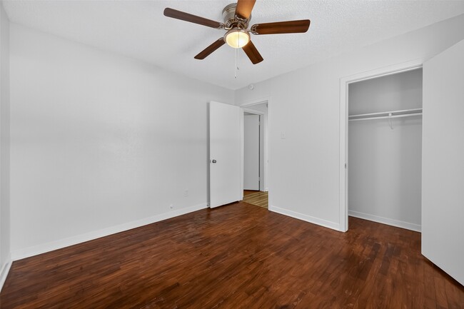 Building Photo - 7021 Oleander Ln