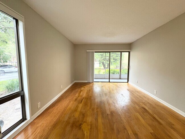 Building Photo - Gorgeous 1/1 Condo in Winter Springs ~ Upd...