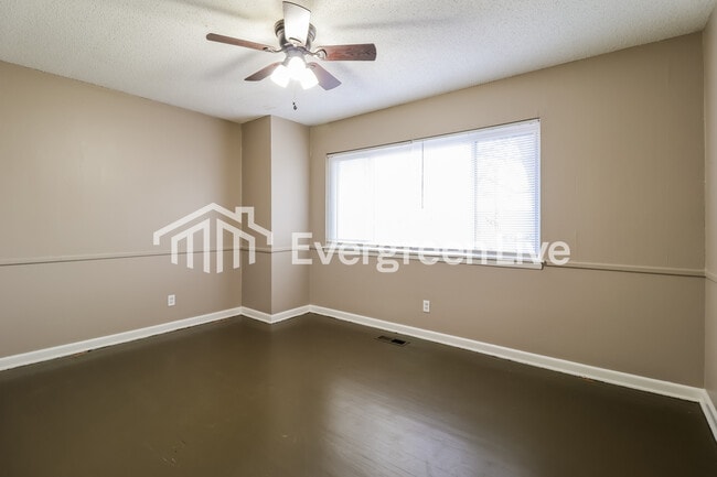 Building Photo - 5024 Lynn Ln