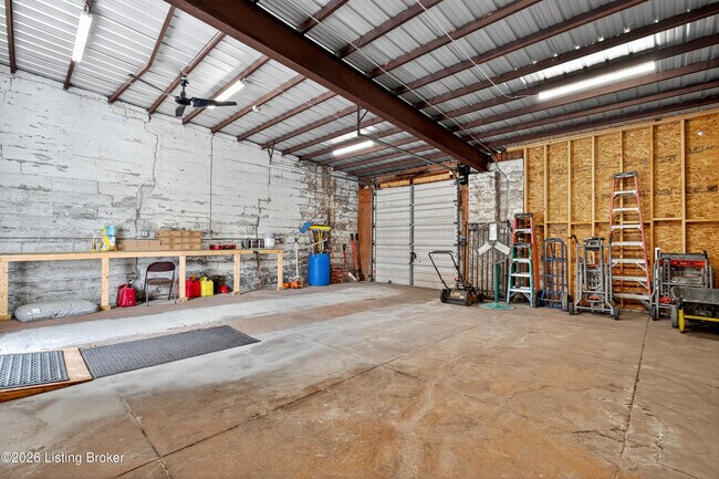 Building Photo - 1529 W Market St