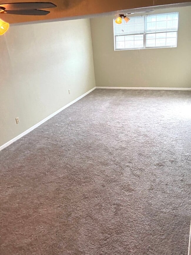 Building Photo - 3Bed/2Bath, House, Cozy Feel!