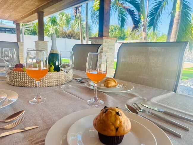 Building Photo - 4211 NE 13th Ave