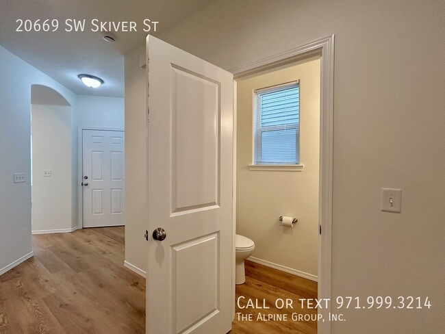 Building Photo - 20669 SW Skiver St