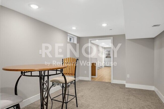 Building Photo - Available July 1st 5 Bedroom 2 Bath Single Family Home in Robbinsdale