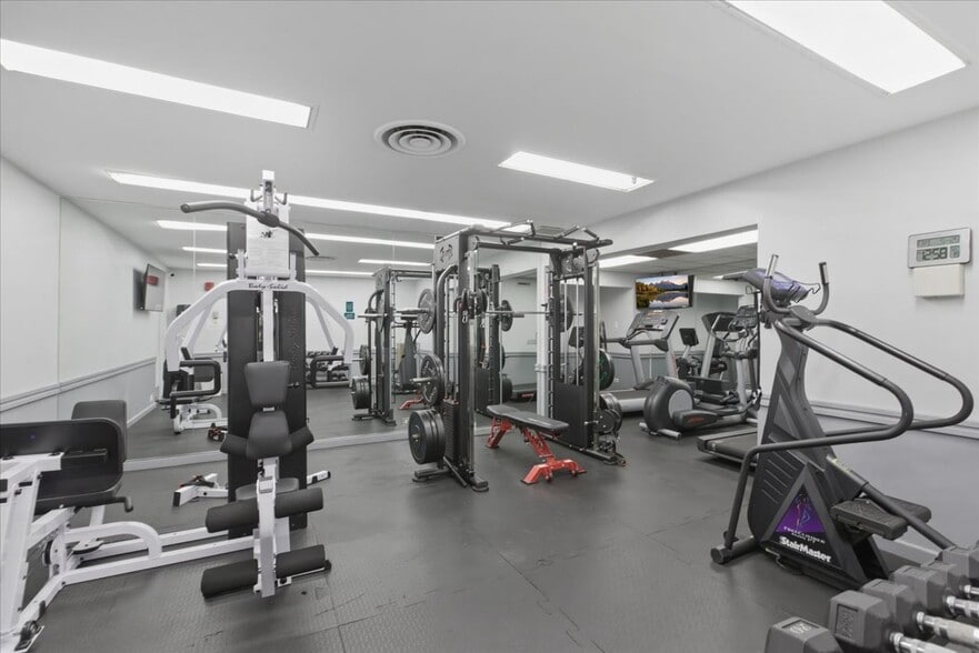 Building Photo - 3950 N Lake Shore Dr