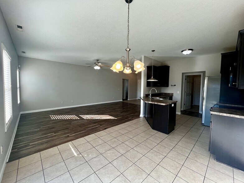 Building Photo - 11013 Calera Passage