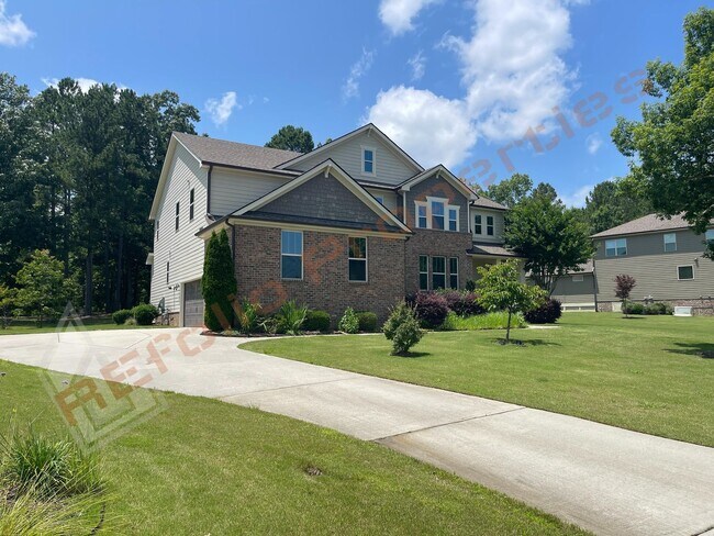 Building Photo - Gorgeous 5 Bedroom Home with First Floor In-law Suite & 3 Car Garage, Golf Course, Pool, Tennis a...