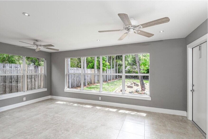 Building Photo - 1032 SW 22nd Ter