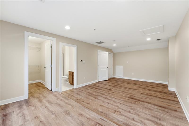 Building Photo - 335 Osona Ln