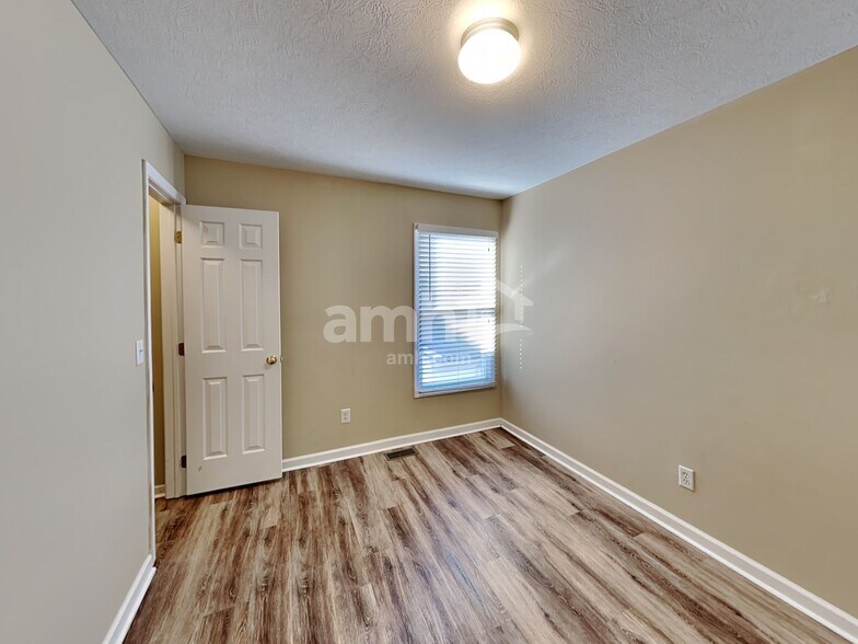 Building Photo - 8093 Willow Brook Crossing Dr