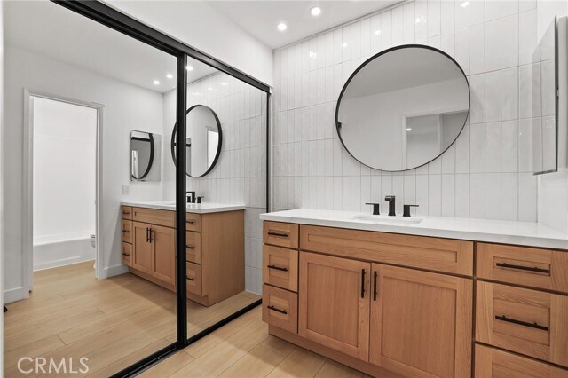 Building Photo - 1030 W MacArthur Blvd