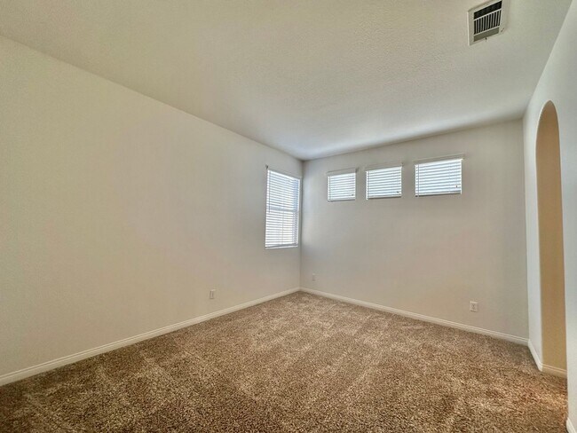 Building Photo - Stunning 3BR+Den Tuscan Villa in Torrey Del Mar - Your Dream Home Awaits