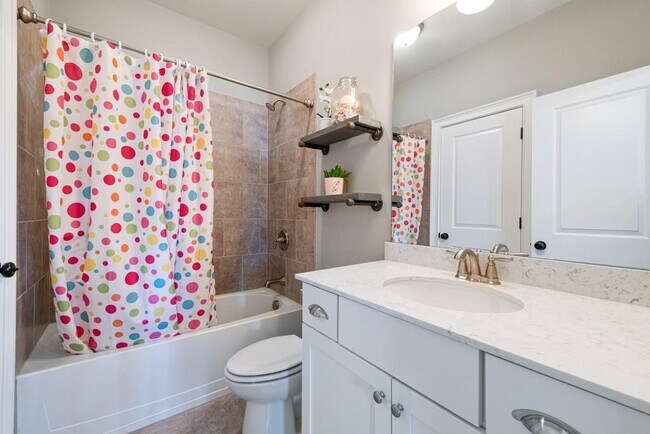 Building Photo - 4020 Manor Oak Cir