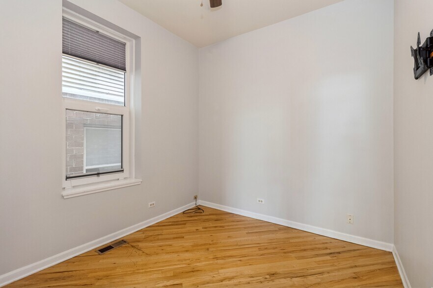 Building Photo - 1416 W Huron St