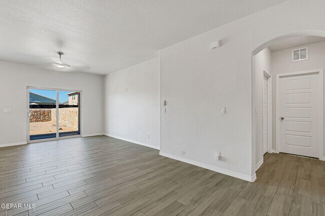 Building Photo - 2505 Mike Price Dr